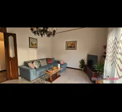 Appartamenti in Vendita - Ampio appartamento con mansarda e garage