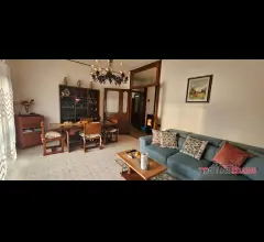 Appartamenti in Vendita - Ampio appartamento con mansarda e garage