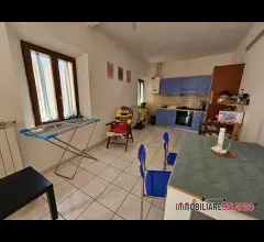 Appartamento al piano secondo con ampia terrazza