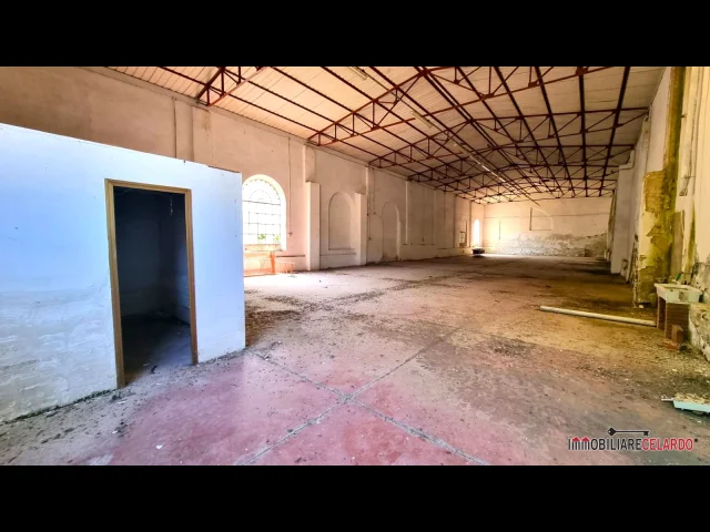 Appartamenti in Vendita - Capannone in zona semicentrale