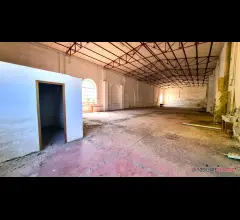 Capannone in zona semicentrale