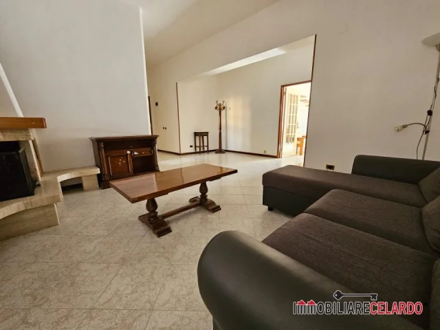 Appartamenti in Vendita - Appartamento con grande terrazza