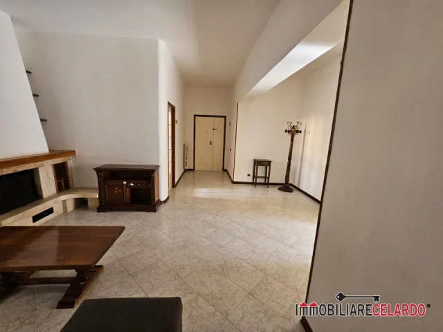 Appartamenti in Vendita - Appartamento con grande terrazza