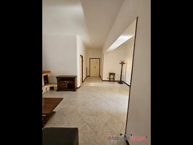 Appartamenti in Vendita - Appartamento con grande terrazza