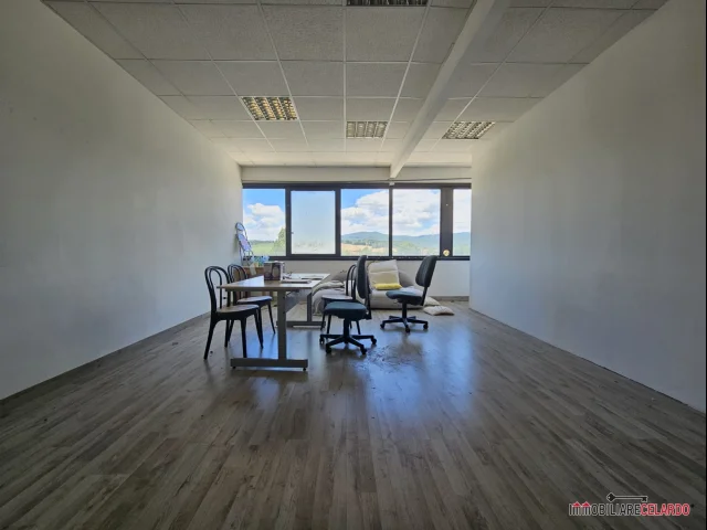 Appartamenti in Vendita - Ufficio con vista panoramica