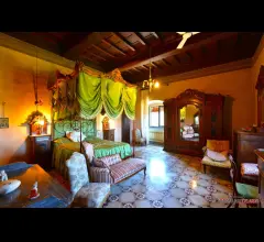 Appartamenti in Vendita - Casale con produzione di chianti classico