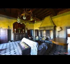 Appartamenti in Vendita - Casale con produzione di chianti classico