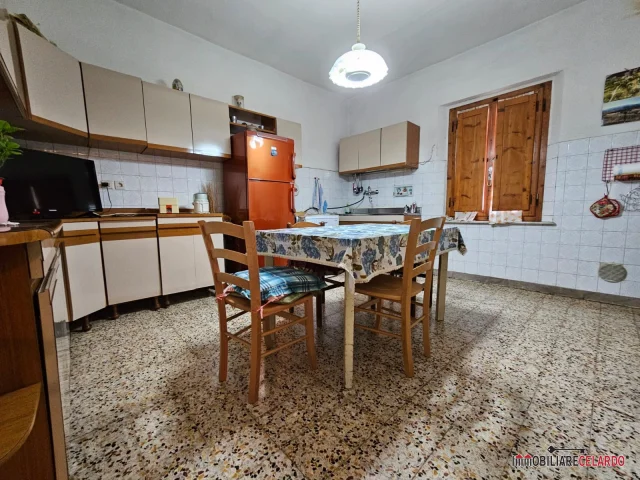 Appartamenti in Vendita - Appartamento con quattro camere
