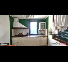Appartamenti in Vendita - Appartamento al primo piano