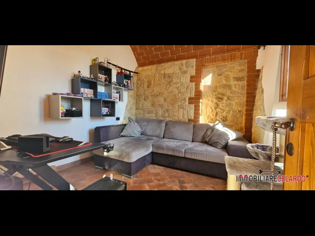 Appartamenti in Vendita - Appartamento con ingresso indipendente e resede