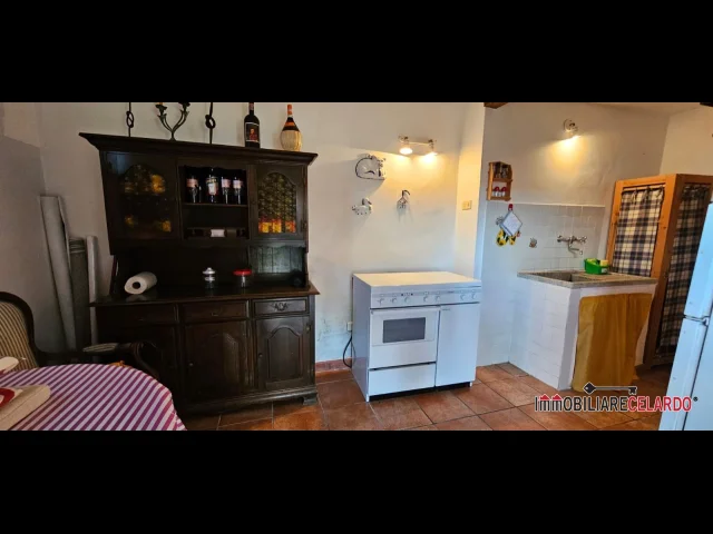 Appartamenti in Vendita - Magazzino terratetto con giardino