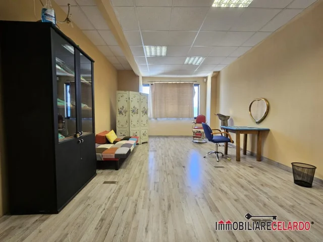 Appartamenti in Vendita - Ufficio con vista panoramica