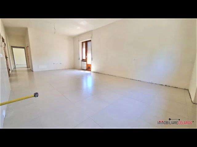 Appartamenti in Vendita - Appartamento al primo piano