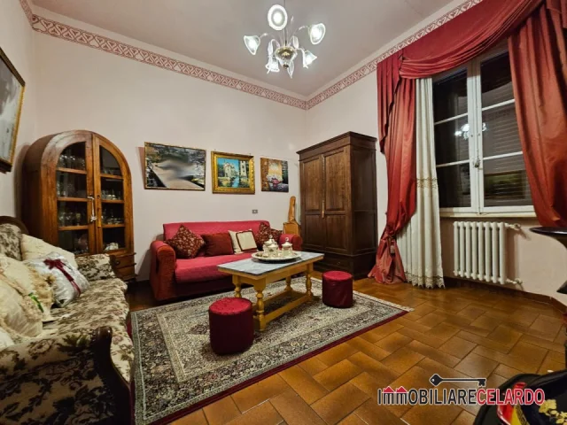 Appartamenti in Vendita - Appartamento al primo piano in centro