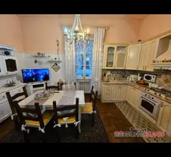 Appartamenti in Vendita - Appartamento al primo piano in centro