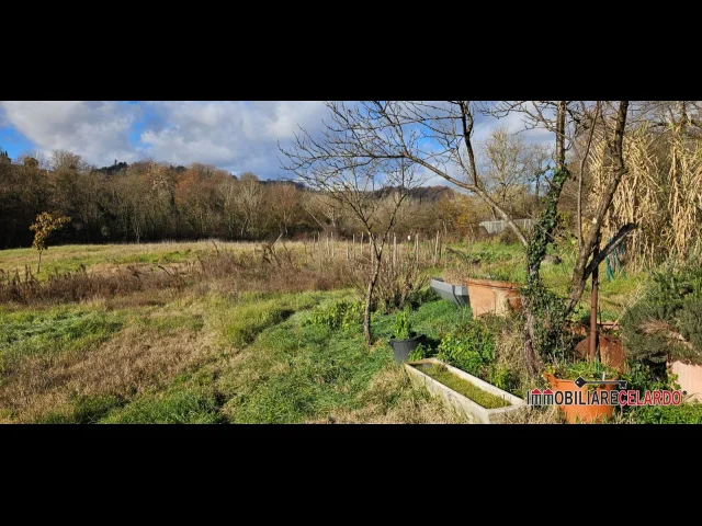 Appartamenti in Vendita - Terreno con pozzo e corrente