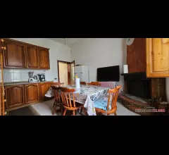 Appartamenti in Vendita - Villa libera su 4 lati da ristrutturare