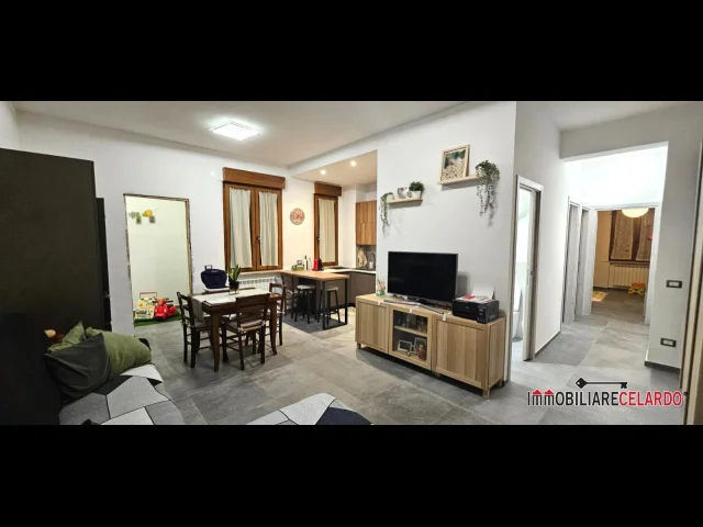 Appartamenti in Vendita - Appartamento al primo piano