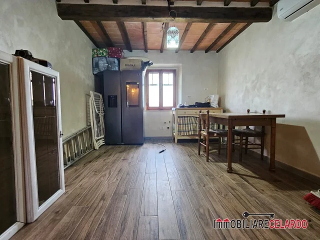 Appartamenti in Vendita - Appartamento al piano primo con resede