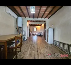 Appartamenti in Vendita - Appartamento al piano primo con resede