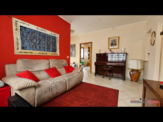 Appartamenti in Vendita - Villa libera su tre lati