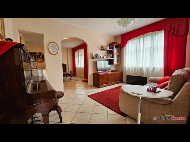 Appartamenti in Vendita - Villa libera su tre lati