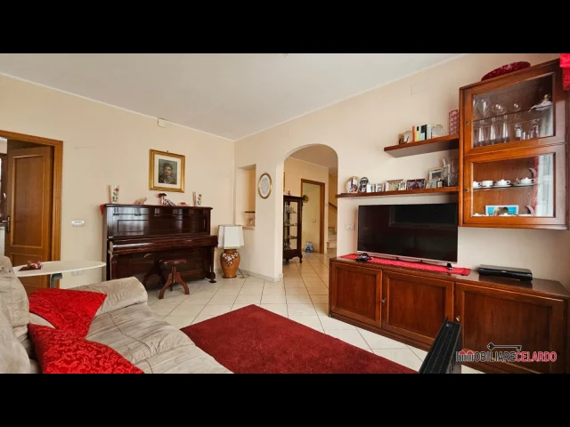Appartamenti in Vendita - Villa libera su tre lati