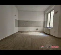 Appartamenti in Vendita - Appartamento al primo piano
