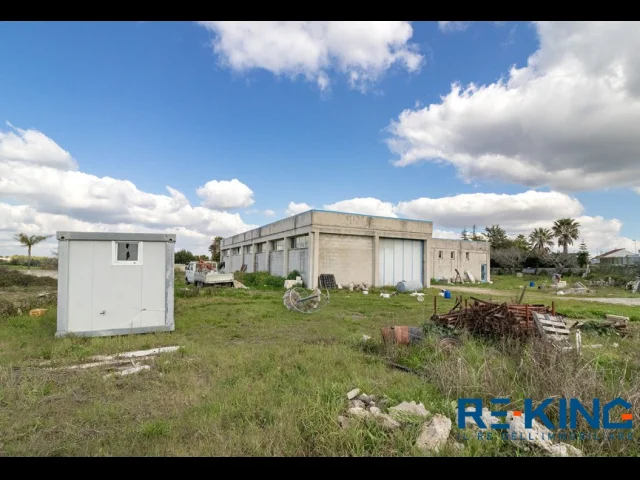 Appartamenti in Vendita - Capannone di 750 mq ad aradeo