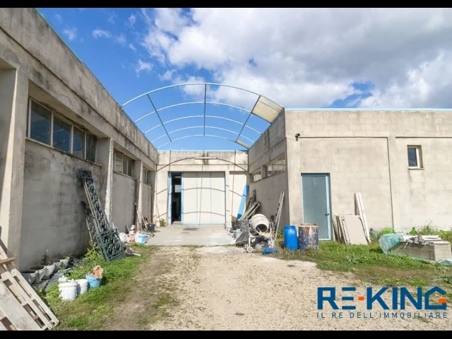 Appartamenti in Vendita - Capannone di 750 mq ad aradeo