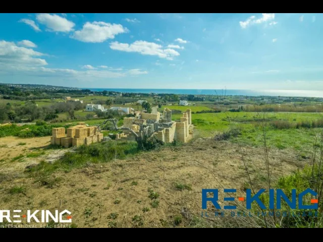 Villa con piscina in fase di realizzazione con vista mare