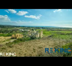 Villa con piscina in fase di realizzazione con vista mare