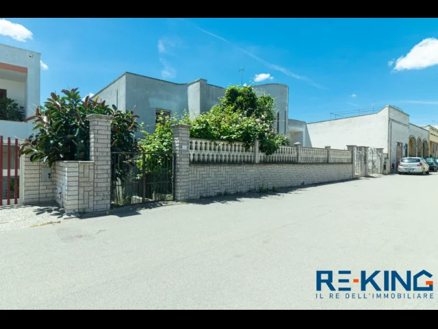 Appartamenti in Vendita - Villa esclusiva con giardino e terrazzo edificabile a diso