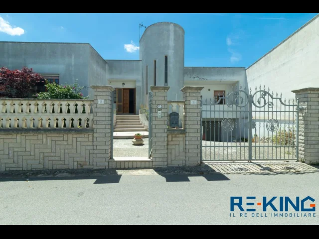 Appartamenti in Vendita - Villa esclusiva con giardino e terrazzo edificabile a diso