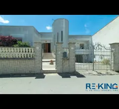 Appartamenti in Vendita - Villa esclusiva con giardino e terrazzo edificabile a diso