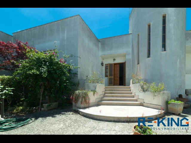 Appartamenti in Vendita - Villa esclusiva con giardino e terrazzo edificabile a diso