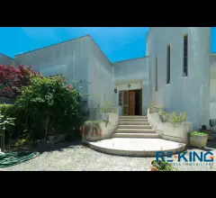 Appartamenti in Vendita - Villa esclusiva con giardino e terrazzo edificabile a diso