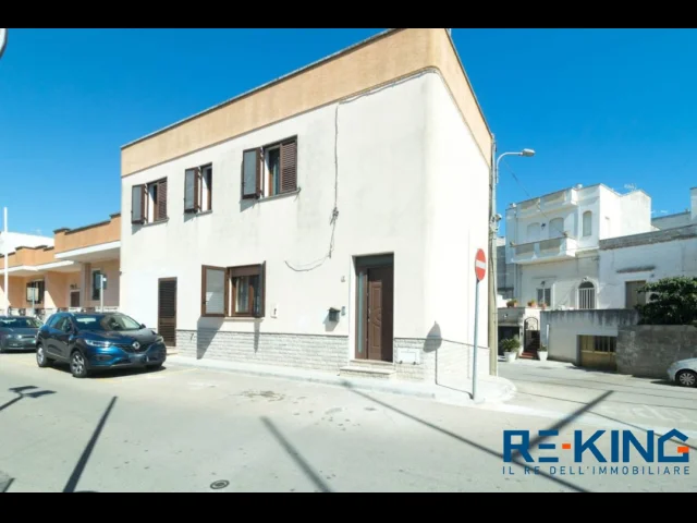 Incanto a castro: casa indipendente con vista e potenziale
