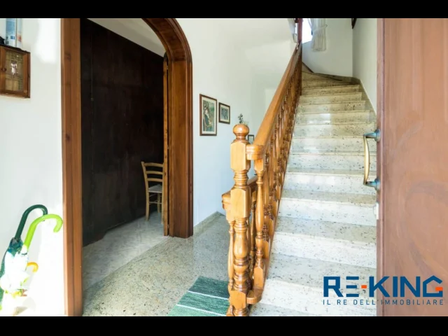 Appartamenti in Vendita - Incanto a castro: casa indipendente con vista e potenziale