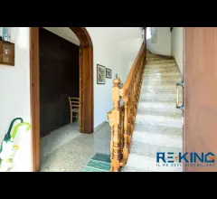 Appartamenti in Vendita - Incanto a castro: casa indipendente con vista e potenziale