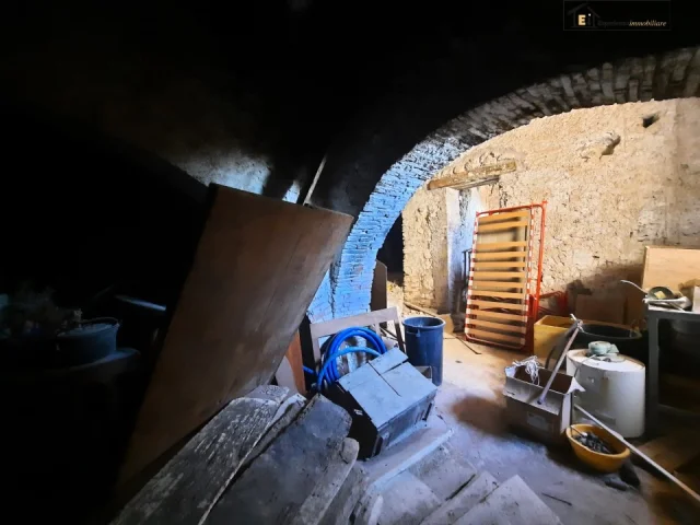Appartamenti in Vendita - Cantina con possibile cambio d'uso
