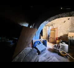 Appartamenti in Vendita - Cantina con possibile cambio d'uso