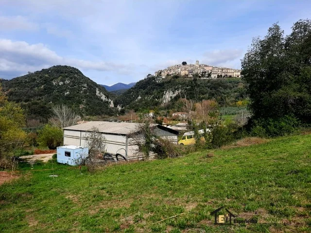 Appartamenti in Vendita - Capannone con terreno
