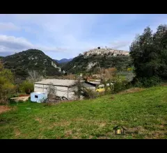 Appartamenti in Vendita - Capannone con terreno