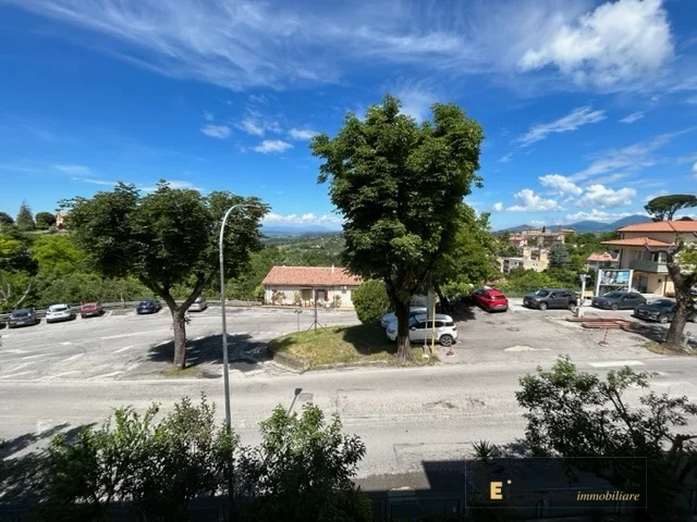 Appartamenti in Vendita - Appartamento ben servito