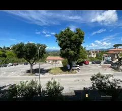 Appartamenti in Vendita - Appartamento ben servito