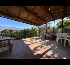 Appartamenti in Vendita - Cielo-terra con spazio esterno