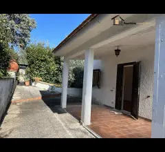 Casa indipendente con giardino