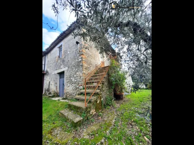 Porzione di casale con terreno