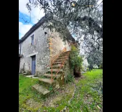 Porzione di casale con terreno